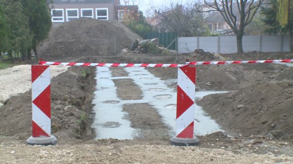 Lerakták a csornai Kossuth Lajos Szakképző Iskola új tanműhelyének alapkövét