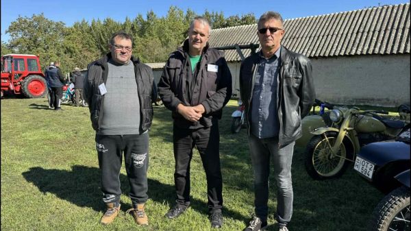 Veterán autó -és motor bemutató Vicán