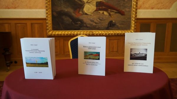  A csornai premontreiek életéről szóló könyveket mutattak be